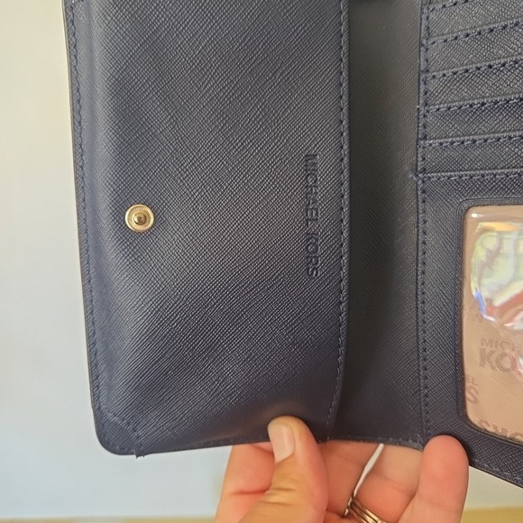 Michael Kors Blue White Daisy Floral Zipper Cell Phone Wallet - Picture 10 of 13